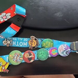 Universal studios lanyard, pins thing 2 hard rock cafe Sandy Cheeks